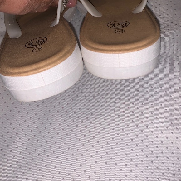 Sparkly white thong sandals size 7/8 - Picture 11 of 11